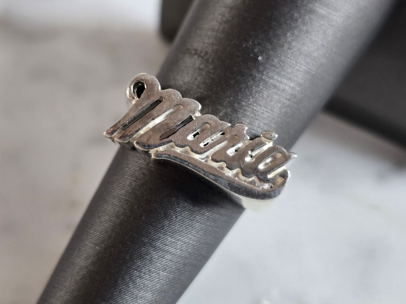 Womens Vintage Estate Sterling Silver " MARIA " Ring: A WOMENS VINTAGE ESTATE STERLING SILVER RING WITH THE NAME "MARIA" ON THE FACE. THE RING WEIGHS 5.1g AND IS A SIZE 6.5. THE WIDTH OF THE RING IS 5/16". THIS RING WOULD BE A WONDERFUL GIFT FOR THAT SPE