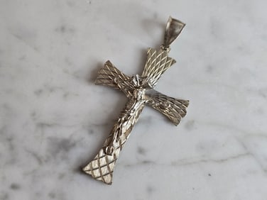 Womens Vintage Estate Sterling Silver Religious Cross Pendant