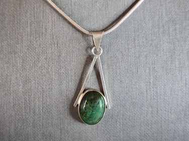 Womens Vintage Estate Sterling Silver Necklace w/ Aventurine Pendant
