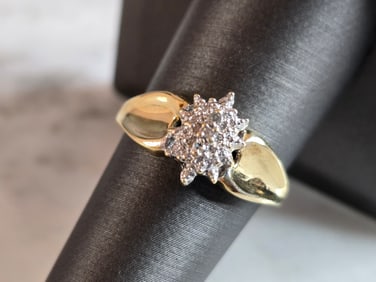 Womens Vintage Estate 10K Gold Diamond Cluster Ring