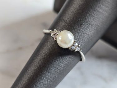 Womens Vintage Estate Sterling Silver Faux Pearl Ring