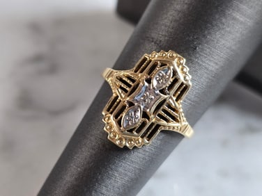 Womens Vintage Estate 10K Yellow Gold Diamond Ring