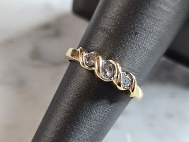 Womens Vintage Estate 14K Yellow Gold Diamond Ring