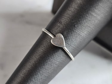 Womens Vintage Estate Sterling Silver Heart Ring
