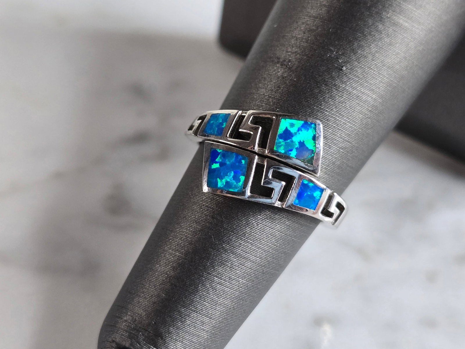 Womens Estate Sterling Silver Modernist Blue Opal Ring: A WOMENS ESTATE STERLING SILVER MODERNIST OPAL COLORED RING. THE RING IS A SIZE 6.25 AND WEIGHS 2.6g. THE WIDTH OF THE RING IS 3/8". NOT SURE IF STONE IS NATURAL OR MAN MADE. THE RING MAKES A BEAUTIFU