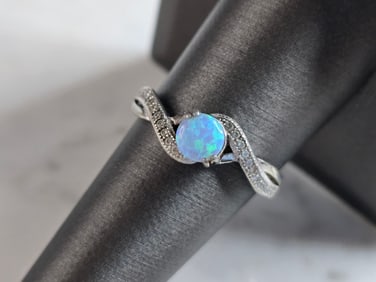 Womens Vintage Estate Sterling Silver Diamond Opal Ring