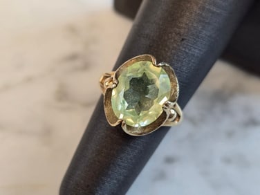 Womens Vintage Estate 10K Yellow Gold Peridot Ring