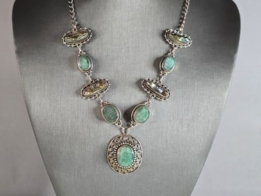 Womens Vintage Estate Sterling Silver Green Apatite ? Necklace