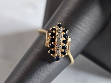 Womens Vintage Estate 10k Gold Sapphire Diamond Ring