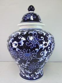 Decorative Chinese Porcelain Floral Cobalt Jar Vase Urn