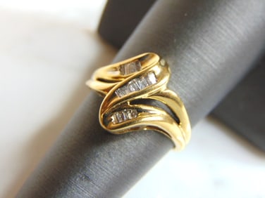 Womens Vintage Estate 10K Yellow Gold Diamond Ring