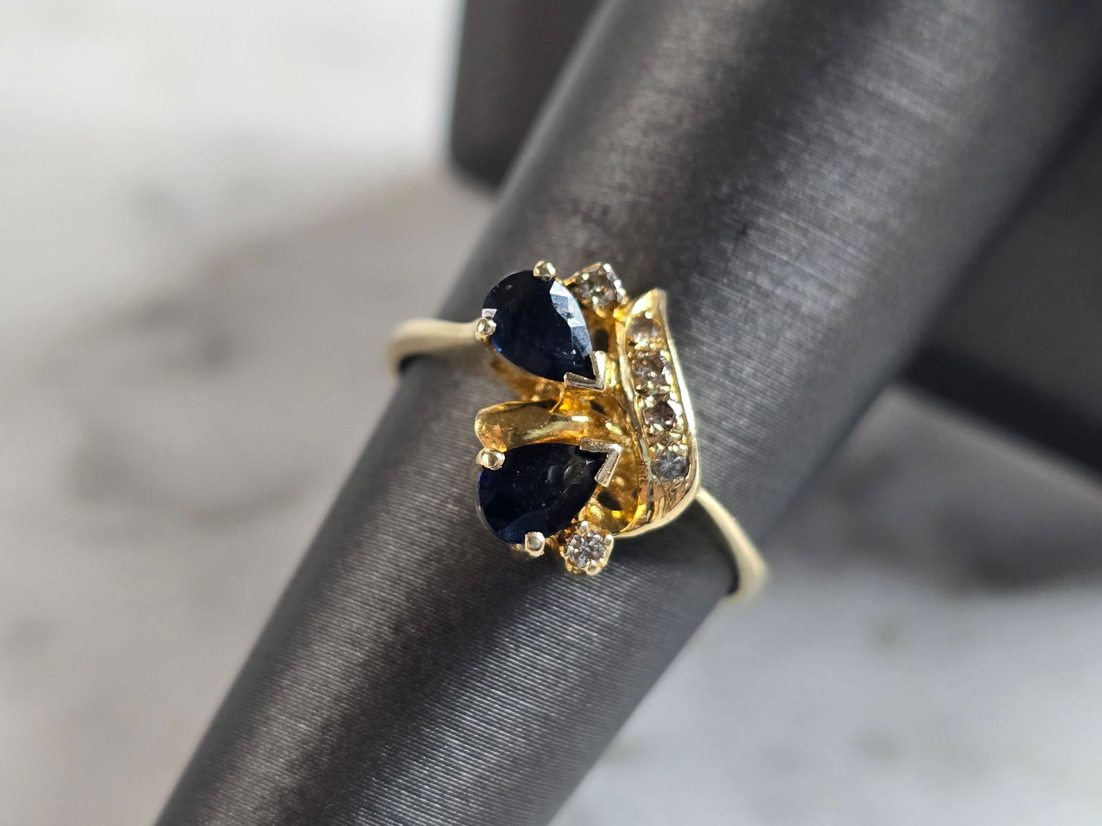 Womens Vintage Estate 14K Yellow Gold Blue Sapphire & Diamond Ring (1 of 5)