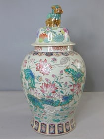 Beautiful Vintage Hand Painted Chinese Temple Jar