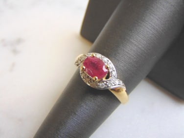 Womens Vintage Estate 14k Gold Garnet & Diamond Ring