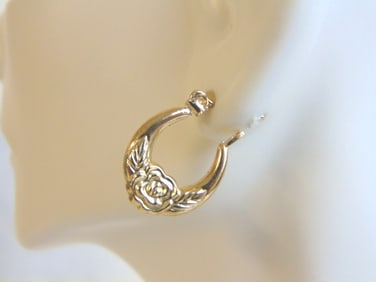 Pr Womens 14K Yellow Gold Floral Rose Hoop Earrings