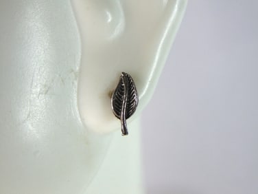 Womens Vintage Estate Sterling Silver Leaf Earrings