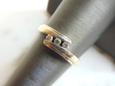 Womens Vintage Estate 10K White Gold Diamond Ring