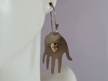 Womens Vintage Estate Sterling Silver Dangle Heart Hand Earrings