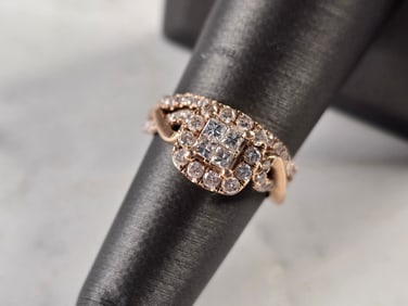 Exquisite Womens Vintage Estate 14K Rose Gold Diamond Ring