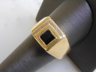 Mens 14K Yellow Gold Band Ring W/ Black Onyx