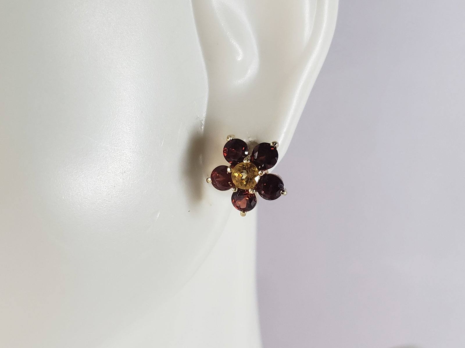 Womens Vintage Estate 14K Yellow Gold Flower Stud Earrings (1 of 3)