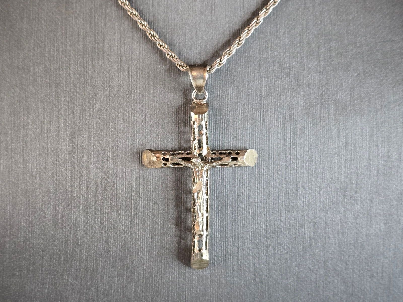 Womens Vintage Estate Sterling Silver Religious Cross Necklace (1 of 4)