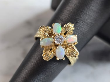 Womens Vintage Estate 14k Gold Opal & Diamond Ring