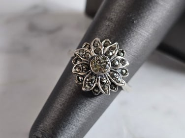 Womens Vintage Estate Sterling Silver Modernist Flower Ring