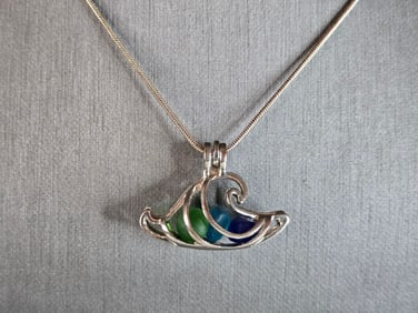 Womens Vintage Estate Sterling Silver Modernist Sea Glass ? Necklace