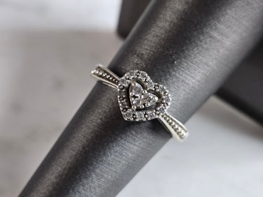 Womens Vintage Estate 10k White Gold Diamond Heart Ring