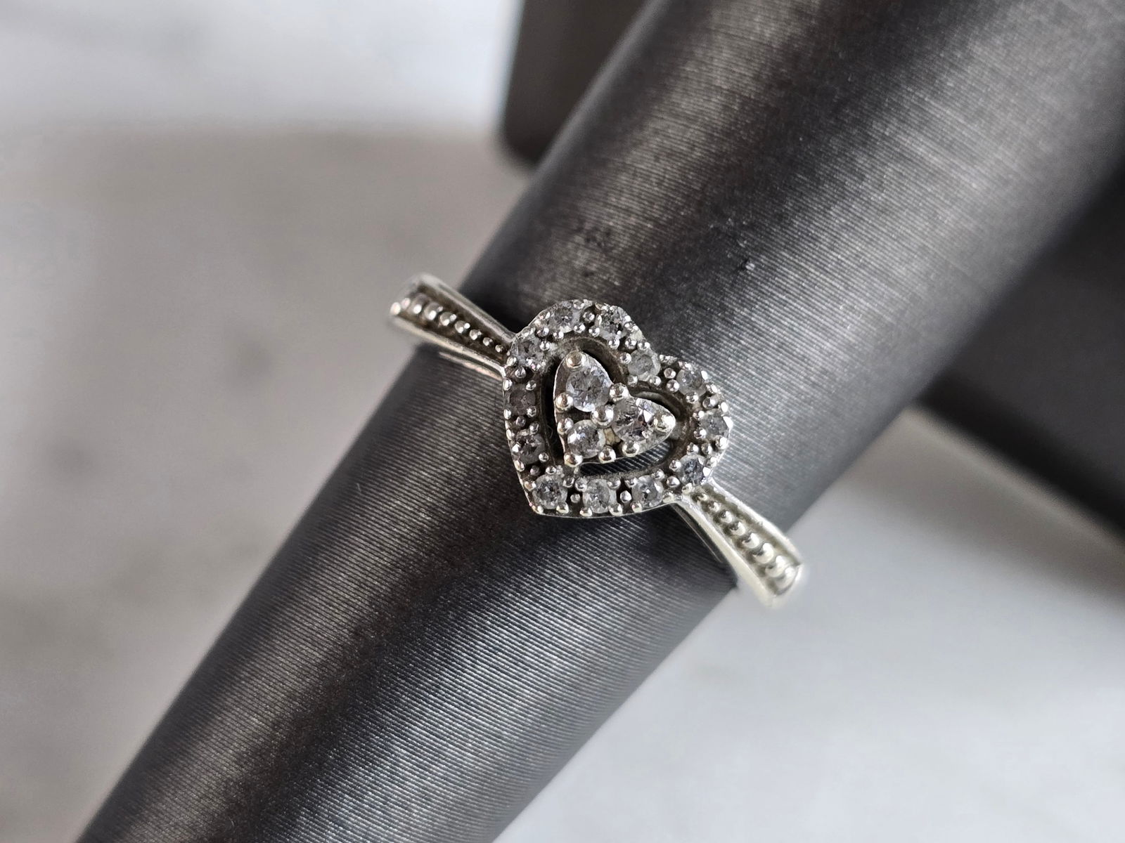 Womens Vintage Estate 10k White Gold Diamond Heart Ring (1 of 5)