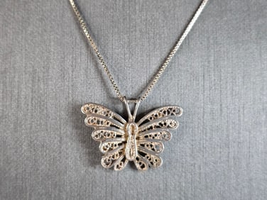 Womens Vintage Estate Sterling Silver Butterfly Pendant Necklace