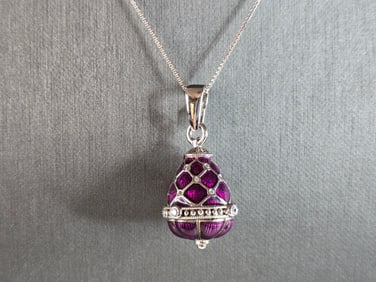 Womens Vintage Estate Sterling Silver Enamel Egg Pendant Necklace