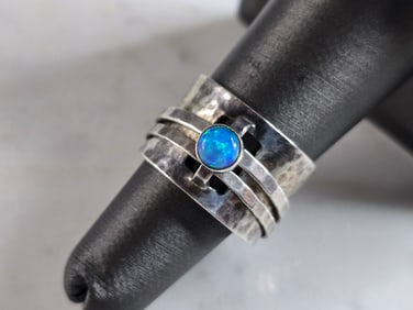 Womens Vintage Estate Sterling Silver Hammered Modernist Opal Ring