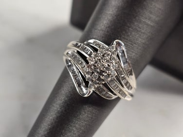 Womens Vintage Estate 10K White Gold Diamond Ring
