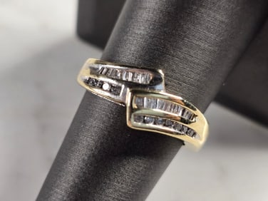 Womens Vintage Estate 10K Yellow Gold Diamond Ring