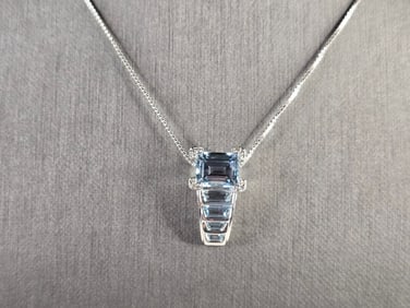 Womens Vintage Estate Sterling Silver Topaz Pendant Necklace