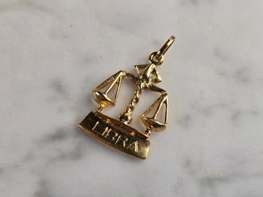 Womens Vintage Estate 14K Gold Libra Zodiac Scale Pendant