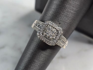 Womens Vintage Estate 14K White Gold Diamond Ring