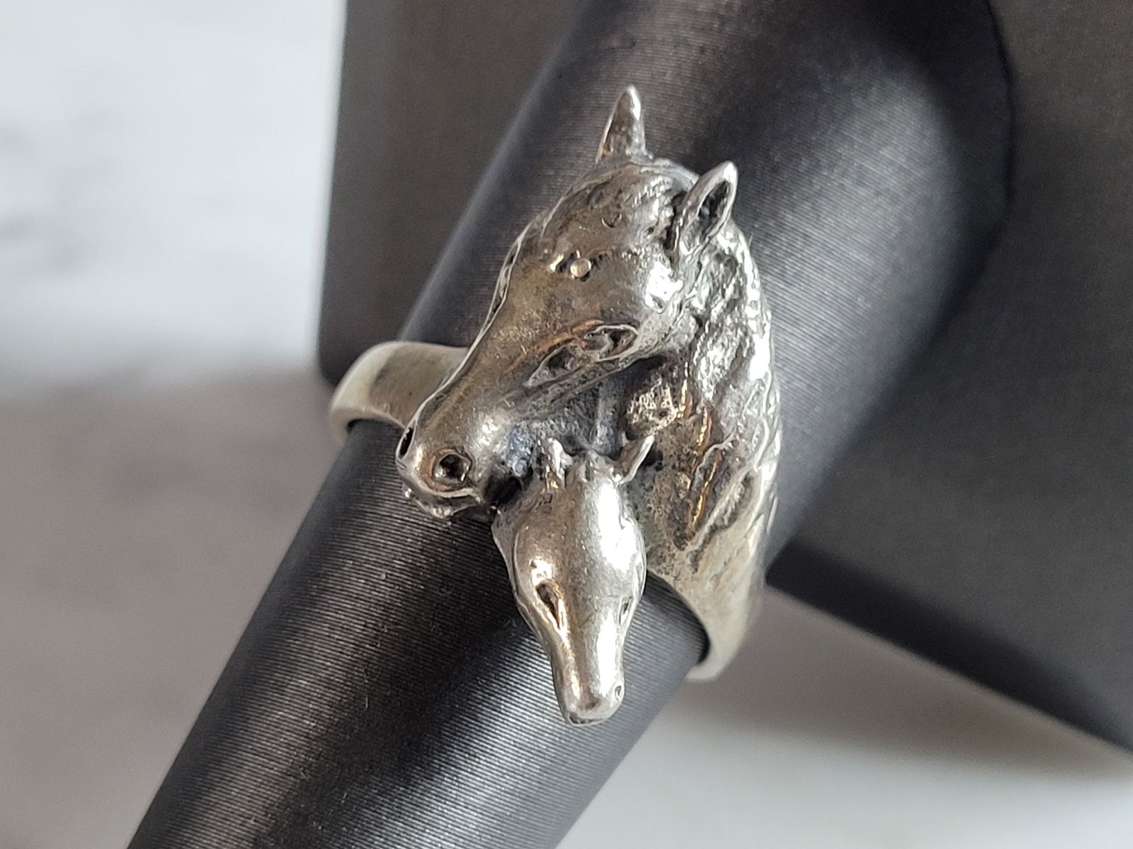 Womens Vintage Estate Sterling Silver Mare w/ Foal Horse Ring: A WOMENS VINTAGE ESTATE STERLING SILVER MARE WITH FOAL HORSE RING. RING SIZE IS A 8.0, AND WEIGHS 6.6g. RING IS STAMPED .925. FACE OF RING MEASURES 1". THIS WOULD MAKE A NICE GIFT FOR THAT SOMEONE SPE