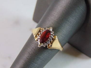 Womens Vintage Estate 14K Yellow Gold Diamond & Garnet Ring