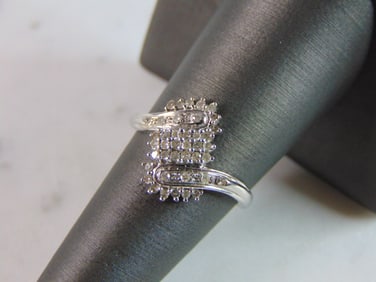 Womens Vintage Estate 10K White Gold Diamond Cluster Ring