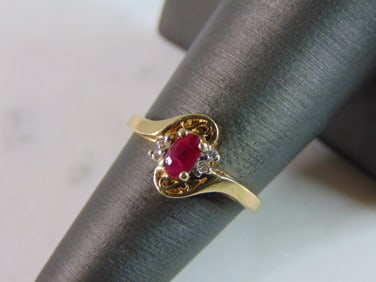 Womens Vintage Estate 10K Yellow Gold Diamond & Ruby Ring