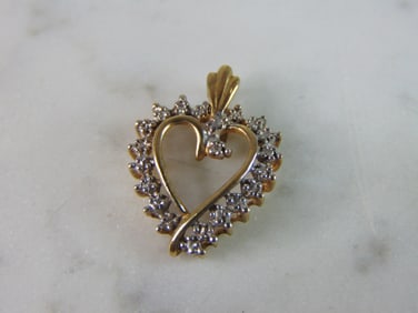 Womens Vintage Estate 10K Yellow Gold Heart Pendant