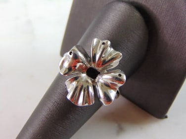 Womens Vintage Estate Sterling Silver Flower Ring