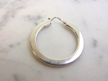 Single Vintage Estate 18k White Gold Hoop Earring