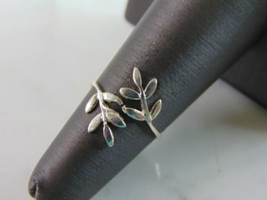 Womens Vintage Estate Sterling Silver Flower Ring