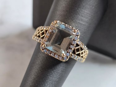 Womens Vintage Estate 14K Yellow Gold Aquamarine Diamond Ring