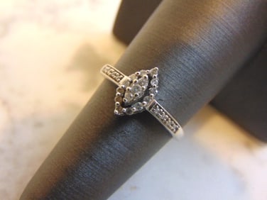 Womens Vintage Estate 10K White Gold Diamond Ring
