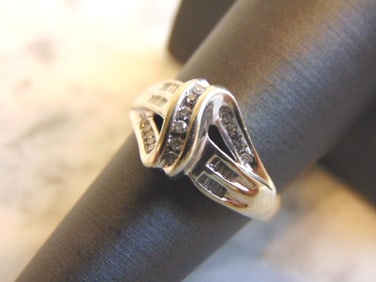 Womens Vintage Estate 10K White Gold Diamond Ring
